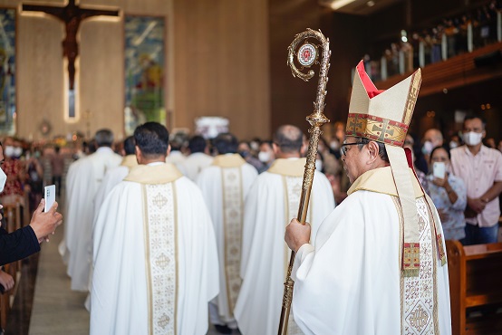 masuk gereja lanjut---
